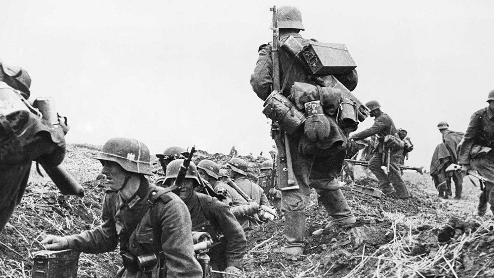 Có thể nói, Đức quốc Xã đã sử dụng một lượng quân “khổng lồ”, mạnh mẽ và hùng hậu. Song, thế vẫn là chưa đủ để thành công trong cuộc xâm lược Liên Xô lần này, dù là cuộc xâm lược lớn nhất lịch sử được biết tới, thậm chí còn nhận lại tổn thất quá lớn với lực lượng của mình, tạo nền tảng cho sự suy tàn của Đức trong Thế chiến thứ II. Nguồn ảnh: Military-History.