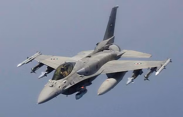 Đây cũng được coi là mẫu F-16 hiện đại nhất thế giới khi được trang bị radar mảng pha chủ động (AESA) AN/APG-80 do Northrop Grumman chế tạo. Cho F-16 “Đại bàng sa mạc” khả năng theo dõi và tiêu diệt chính xác mục tiêu.