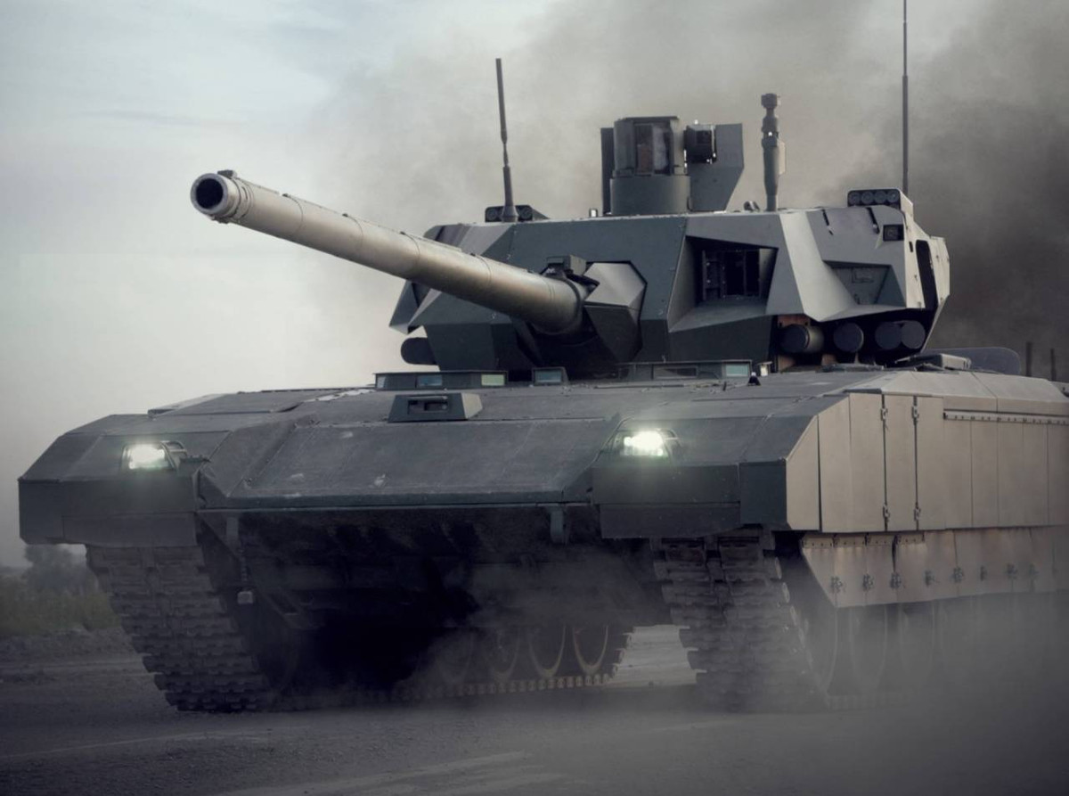 Về Armata, đây là một nền tảng chiến đấu tiêu chuẩn hoá hạng nặng của Nga, làm cơ sở để phát triển cho nền tảng xe tăng chiến đấu chủ lực (MBT), xe chiến đấu đổ bộ, xe bọc thép chở quân và một số loại thiết giáp quân sự khác.