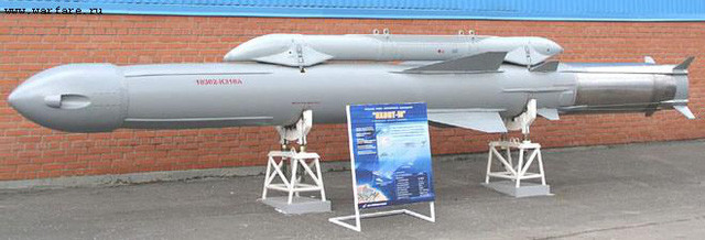 Onyx có trọng lượng lên tới hơn 3.000kg, chiều dài có nó là 8,9m và đường kính của tên lửa hành trình này là 0,7m.