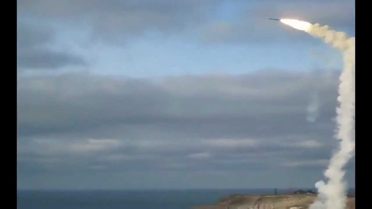 Tầm bay của nó có thể lên tới 10.000-14.000m, với sự hỗ trợ của hệ thống dẫn đường, hệ thống các radar hiện đại. Onyx hoàn toàn dễ dàng trong việc săn đuổi các mục tiêu của nó và triệt hạ chúng.