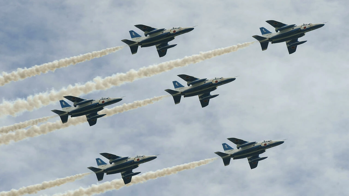 Một khi phát hiện đối phương có ý đồ tiến công, lập tức chủ động đánh đòn phủ đầu bằng cách tổ chức lực lượng cơ động chiến lược và lực lượng phản ứng nhanh với ưu thế áp đảo để thực hiện đòn tập kích ở hướng chiến dịch chủ yếu - còn ở hướng chiến dịch thứ yếu, thực hiện tác chiến cơ động vào tung thâm nông.