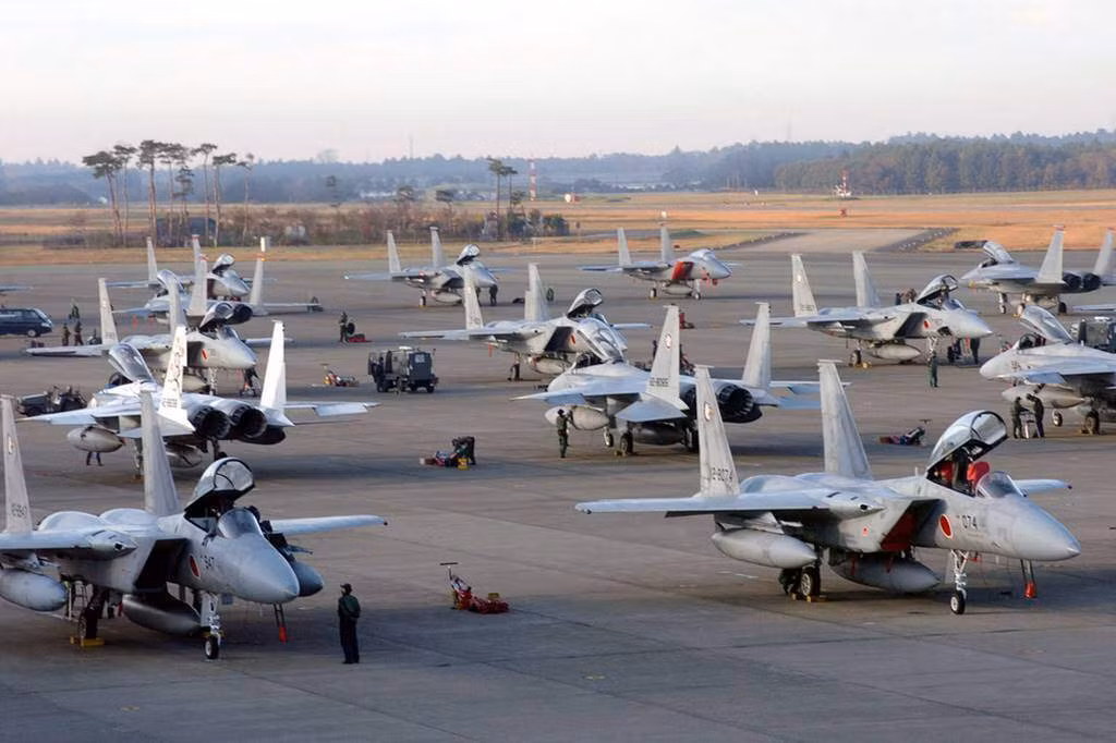 Tiếp theo, chú trọng đặc biệt trong tác chiến cơ động tầm xa quy mô lớn. Không quân Ấn Độ cho rằng, áp dụng việc sử dụng rộng rãi các kỹ thuật quân sự tân tiến đã làm cho khả năng này trở thành hiện thực, và là biện pháp hiệu quả để giải quyết các cuộc chiến đột phát.