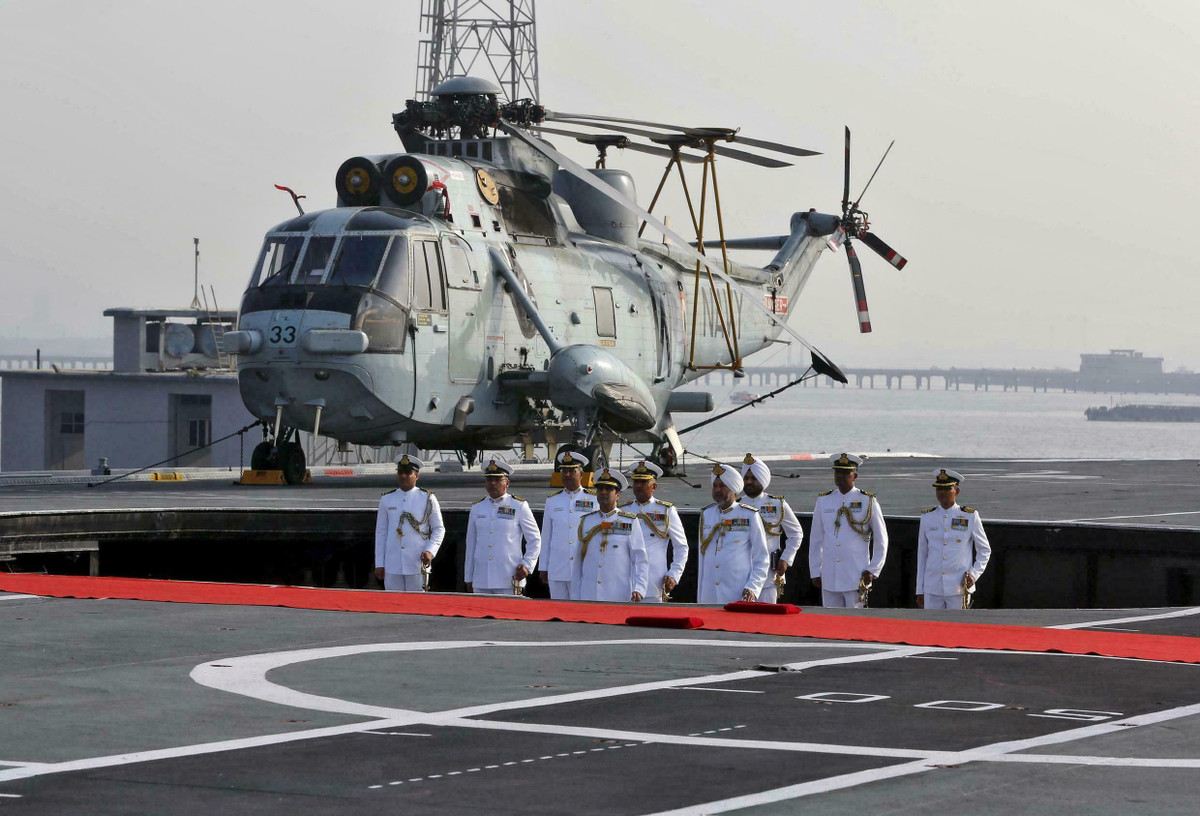 Ngoài ra, Không quân Ấn Độ cũng liên tục thực hiện các cuộc diễn tập tác chiến liên hợp khác, kết hợp đầy đủ Hải – Lục – Không quân. Huấn luyện kĩ càng các kĩ năng tác chiến liên hợp và phối hợp hành động giữa các binh chủng nhuần nhuyễn, trên cơ sở đó từng bước hoàn thiện.