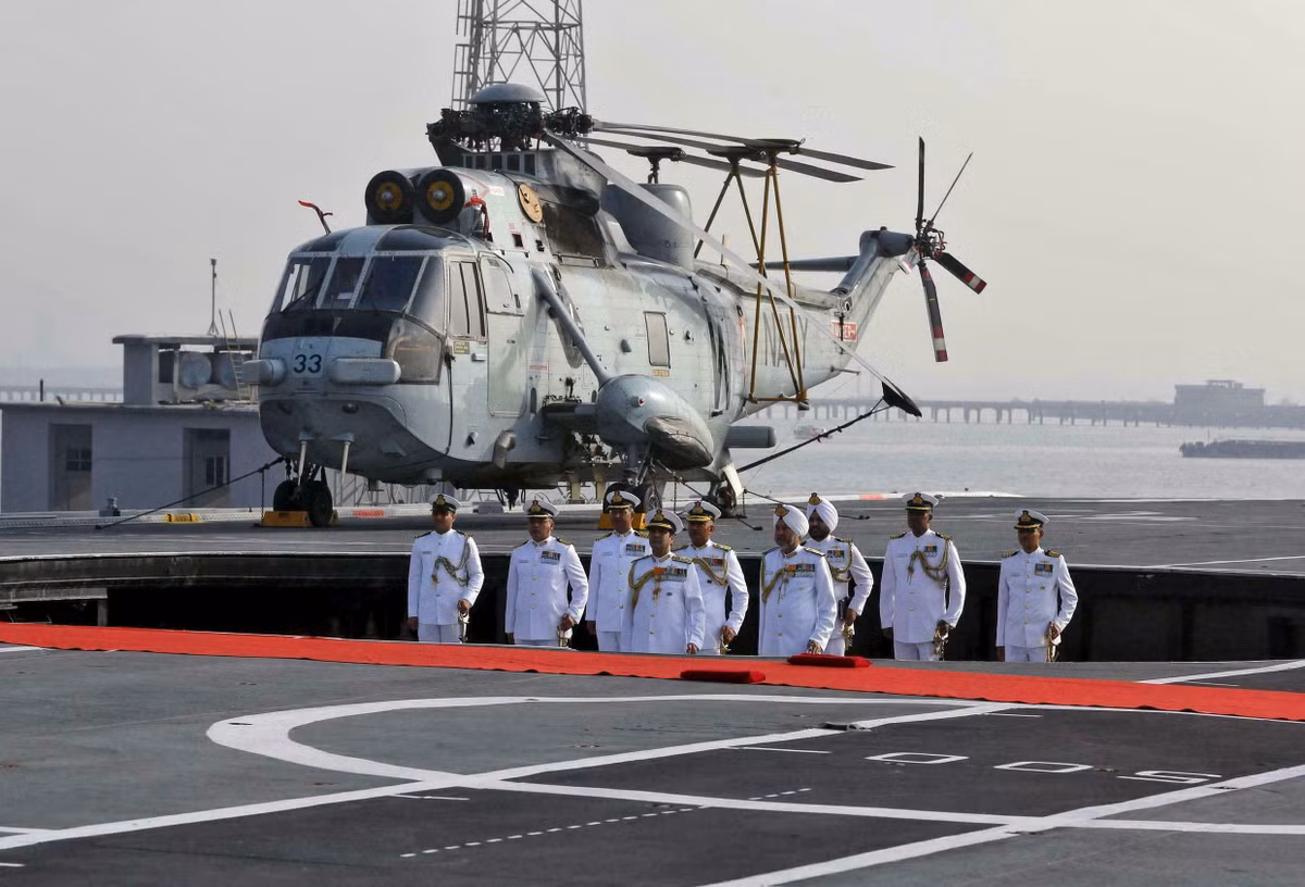 Ngoài ra, Không quân Ấn Độ cũng liên tục thực hiện các cuộc diễn tập tác chiến liên hợp khác, kết hợp đầy đủ Hải – Lục – Không quân. Huấn luyện kĩ càng các kĩ năng tác chiến liên hợp và phối hợp hành động giữa các binh chủng nhuần nhuyễn, trên cơ sở đó từng bước hoàn thiện.