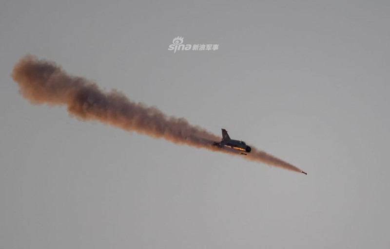 Trong các cuộc diễn tập thực binh phòng không tổng hợp của Ấn Độ, liên tục có các tình huống giả định như đối phương làm nhiễu thông tin ở bán kính lớn. Ngoài ra, ở diễn biến cuộc diễn tập khác, Ấn Độ đã cho xuất kích đồng thời nhiều máy bay tác chiến điện tử trang bị hệ thống gây nhiễu tiên tiến để tháp tùng các máy bay chiến đấu Mirage-2000 và Jaguar.