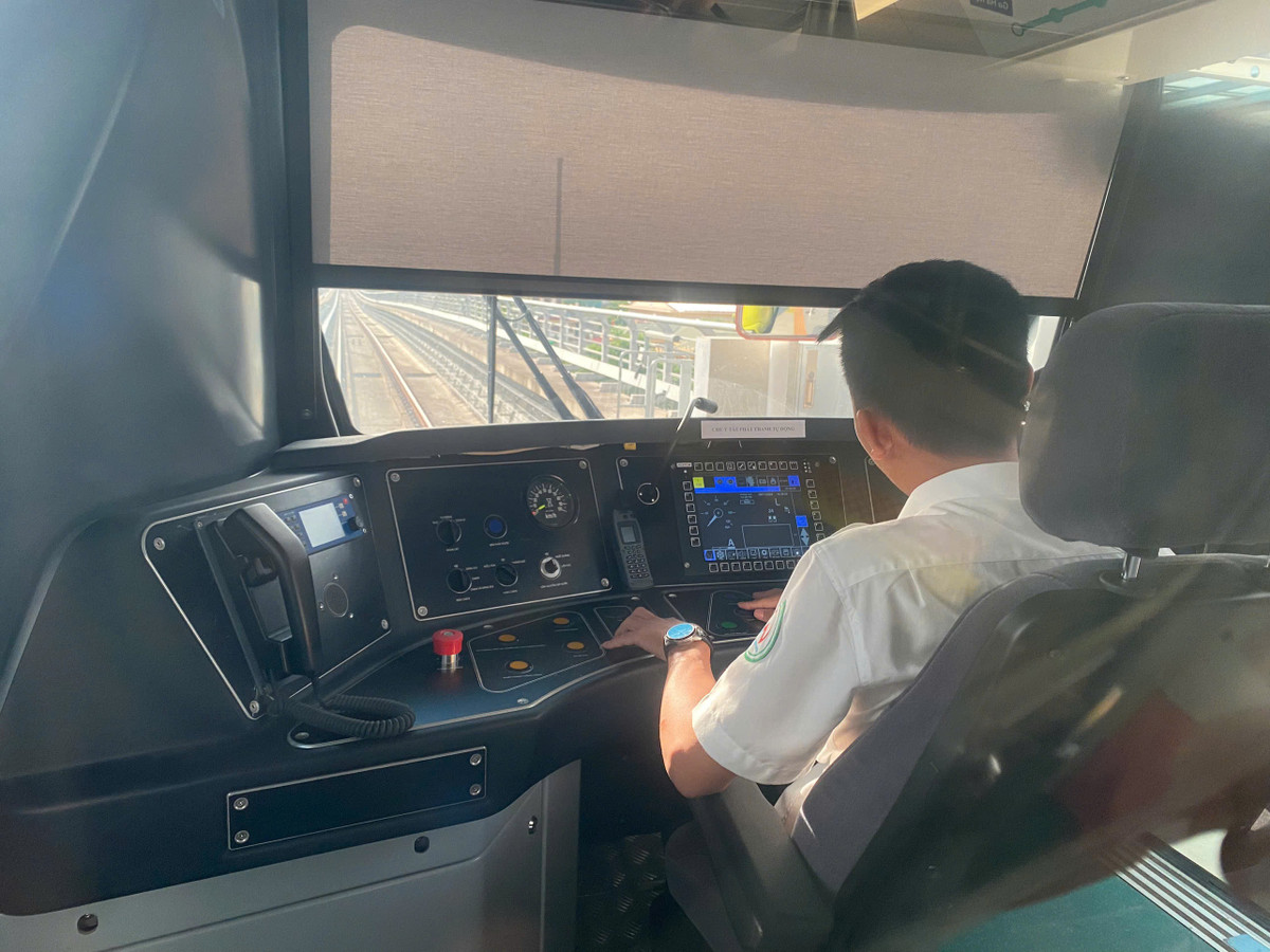 Công ty Trách nhiệm hữu hạn Một thành viên Đường sắt Hà Nội (HMC) cho biết đến nay, 353 lái tàu đã được đào tạo và toàn bộ nhân sự trực tiếp điều hành tuyến, dưới sự hỗ trợ của nhà thầu và tư vấn.