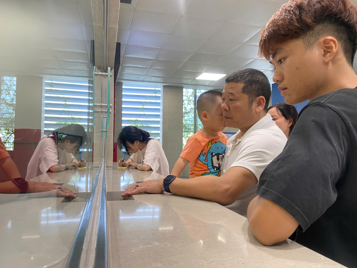 Sản lượng khách của tuyến tàu điện Nhổn - Cầu Giấy vượt trội so với tàu điện Cát Linh - Hà Đông. Trước đây, tuyến tàu điện đầu tiên của Hà Nội chỉ ghi nhận khoảng 380.000 lượt khách sau 15 ngày vận hành miễn phí.