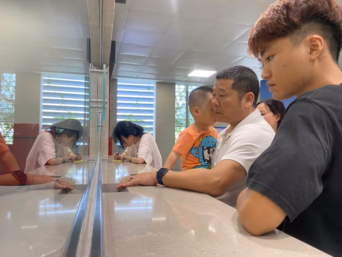 Sản lượng khách của tuyến tàu điện Nhổn - Cầu Giấy vượt trội so với tàu điện Cát Linh - Hà Đông. Trước đây, tuyến tàu điện đầu tiên của Hà Nội chỉ ghi nhận khoảng 380.000 lượt khách sau 15 ngày vận hành miễn phí.