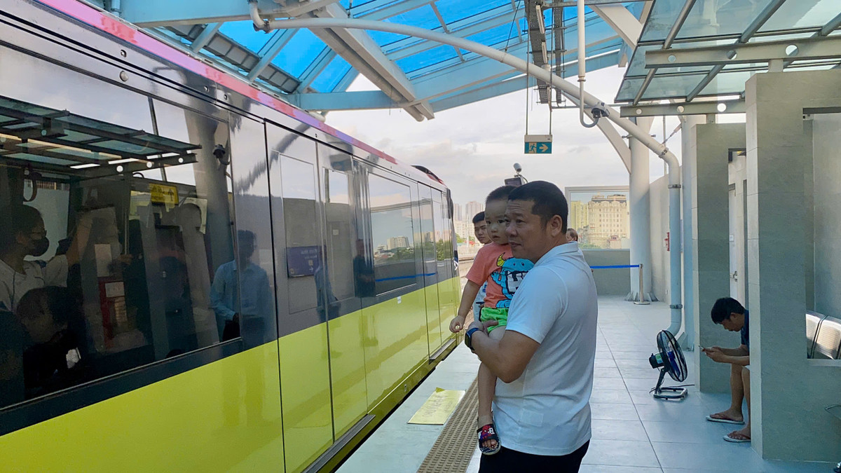 Theo thiết kế kỹ thuật tuyến Metro Nhổn-Ga Hà Nội đoạn trên cao, mỗi đoàn tàu cấu tạo gồm 4 toa, mỗi toa chở được 236 hành khách, mỗi chuyến chở được 944 hành khách.