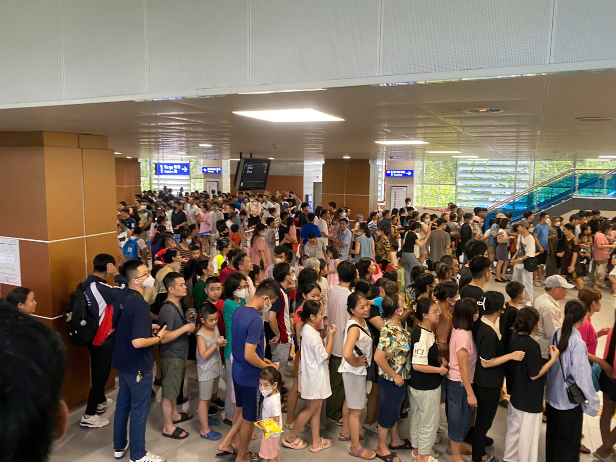 Người dân hy vọng trong tương lai, TP Hà Nội sẽ xây dựng nhiều tuyến tàu điện hiện đại như thế này và sớm đi vào hoạt động.