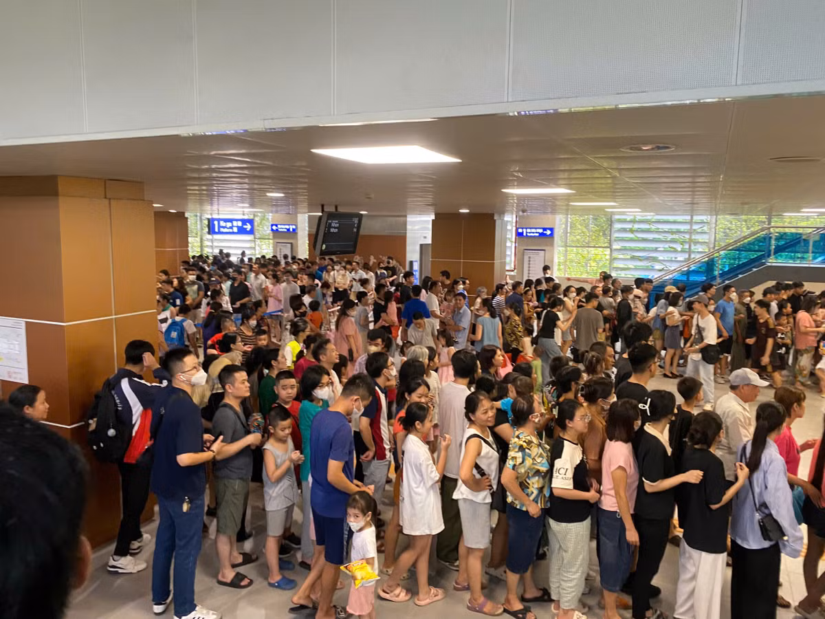 Người dân hy vọng trong tương lai, TP Hà Nội sẽ xây dựng nhiều tuyến tàu điện hiện đại như thế này và sớm đi vào hoạt động.