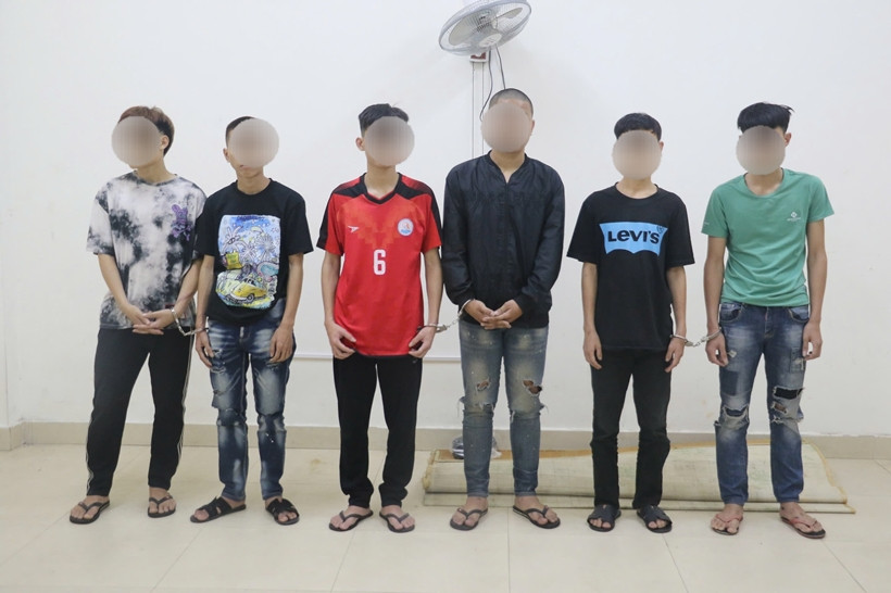 Bắt nhóm “game thủ” chuyên đi cướp giật tài sản của người đi đường Bat nhom “game thu” chuyen di cuop giat tai san cua nguoi di duong