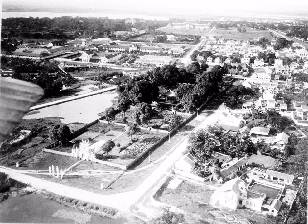 Toàn cảnh khu di tích Văn Miếu - Quốc Tử Giám.