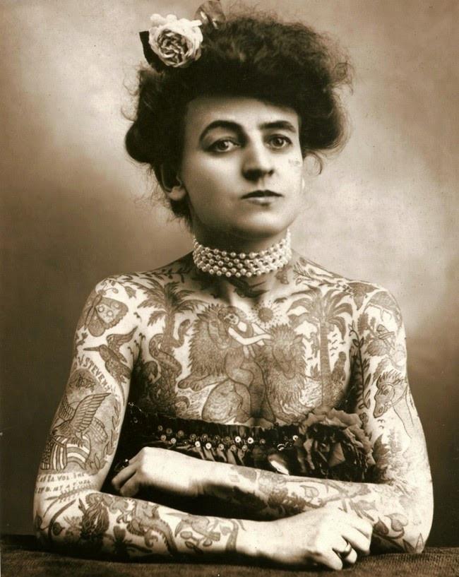 Maud Wagner, người thợ xăm nữ đầu tiên trong lịch sử nước Mỹ, 1907. Ảnh: Vintag.