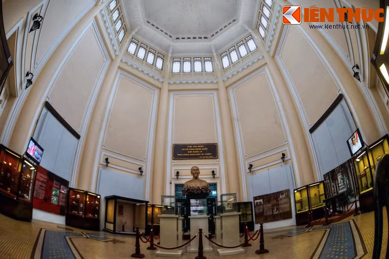 Buổi đầu, Bảo tàng Pacha Da Lagos chỉ có 2.893 cổ vật, chủ yếu là bộ sưu tập của Holbé. Ngày nay, Bảo tàng Lịch sử TP HCM sở hữu trên 30.000 hiện vật, về quy mô chỉ đứng sau Bảo tàng Lịch sử Quốc gia ở Hà Nội.