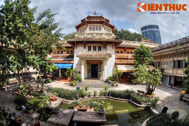 Thuận theo đề nghị này, Thống đốc Nam Kỳ Blanchard de la Brosse đã ký nghị định thành lập Bảo tàng Pacha Da Lagos. Bảo tàng đã khánh thành ngày 1/1/1929.