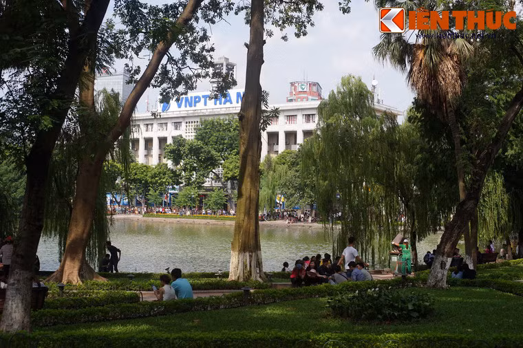 Trong sự kiện này, một phần tòa phía Nam của bưu điện bị phá sập, các trang thiết bị lớn bị phá hủy, số còn lại được chuyển về vùng kháng chiến.