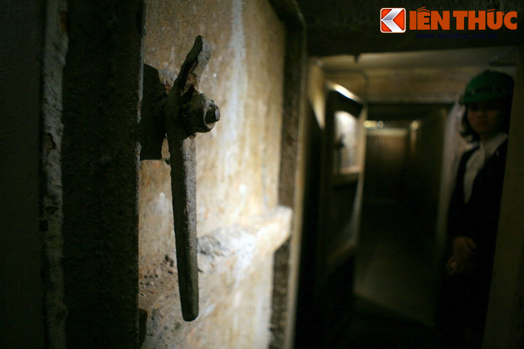 Nhiều nhân vật nổi tiếng thế giới từng trú ẩn trong hầm tránh bom này. Đáng chú ý nhất trong số đó là nữ diễn viên Mỹ Jane Fonda, người có chuyến thăm kéo dài hai tuần ở Hà Nội năm 1972.