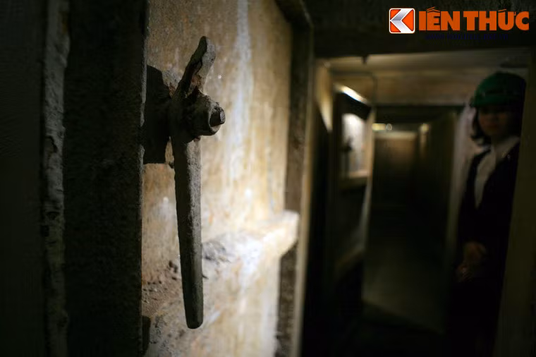 Nhiều nhân vật nổi tiếng thế giới từng trú ẩn trong hầm tránh bom này. Đáng chú ý nhất trong số đó là nữ diễn viên Mỹ Jane Fonda, người có chuyến thăm kéo dài hai tuần ở Hà Nội năm 1972.