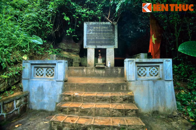 Đến thế kỷ 16, núi Đính là địa bàn tranh chấp giữa tập đoàn Lê - Trịnh với nhà Mạc, khi mà nhà Mạc chỉ kiểm soát được vùng lãnh thổ từ Ninh Bình trở ra. Trong kháng chiến chống Pháp - Nhật, vùng núi này thuộc chiến khu Quỳnh Lưu, một căn cứ cách mạng quan trọng ở miền Bắc.