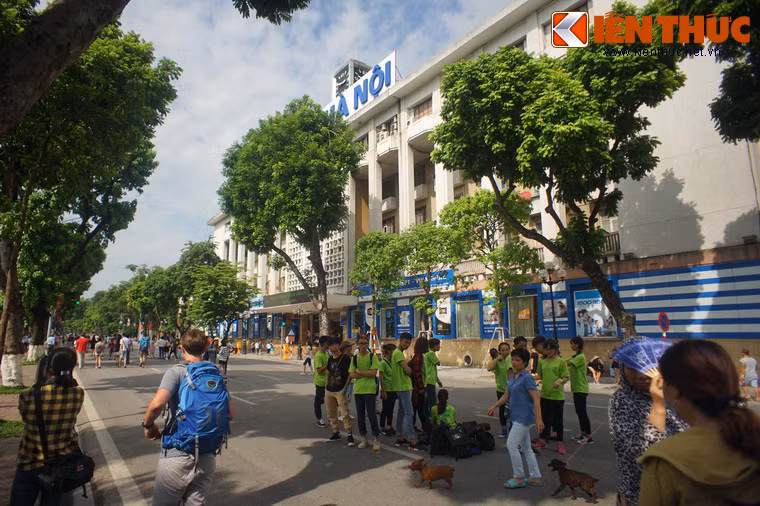 Khi hòa bình lặp lại, Bưu điện Hà Nội tiếp tục có những đóng góp to lớn cho việc phát triển kinh tế xã hội của Thủ đô.