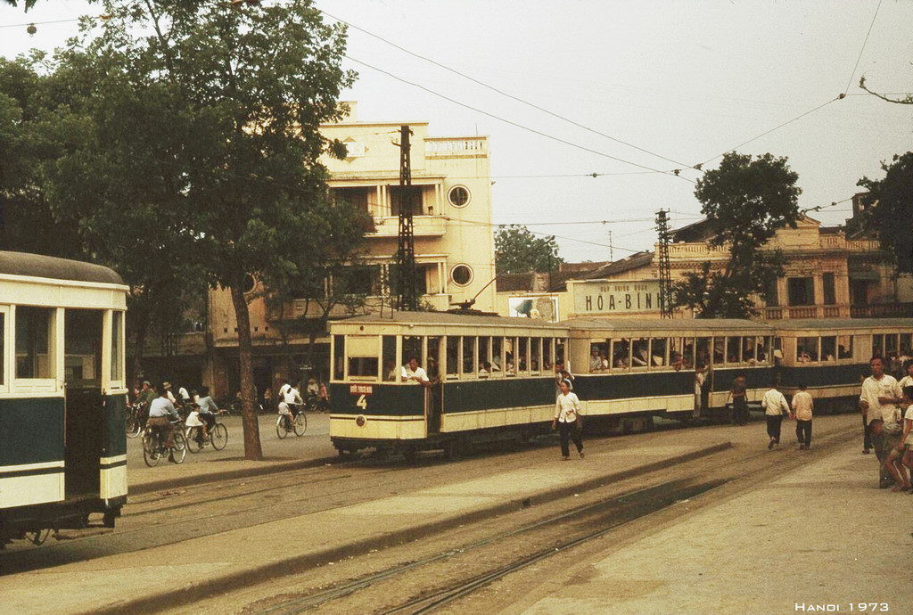 Tàu điện ở Hà Nội năm 1973. Ảnh: Manhhai Flickr.