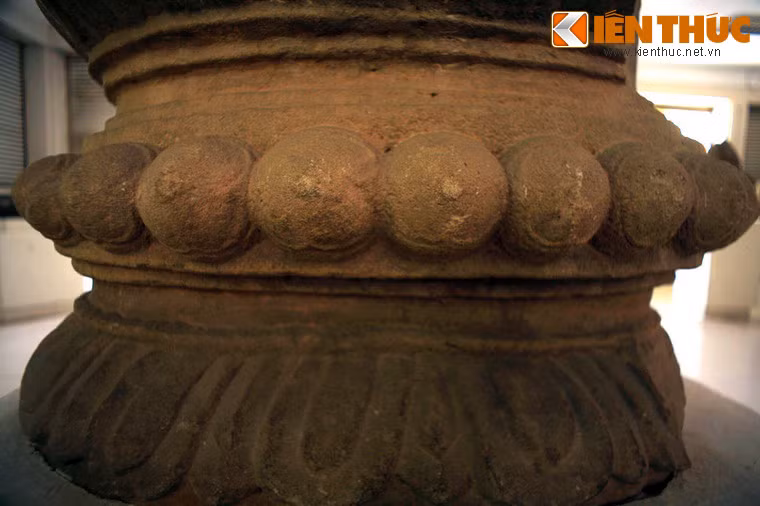 Hình ảnh bầu ngực của người phụ nữ xuất hiện trên rất nhiều tác phẩm điêu khắc của người Chăm cổ.