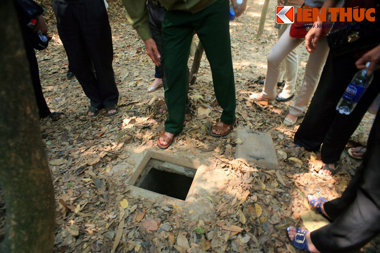 Địa đạo Củ Chi là một hệ thống phòng thủ trong lòng đất dài khoảng 250 km, do lực lượng cách mạng phát triển trong suốt hai cuộc kháng chiến chống Pháp và chống Mỹ.