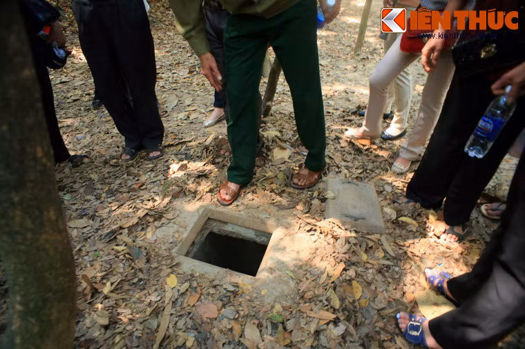 Địa đạo Củ Chi là một hệ thống phòng thủ trong lòng đất dài khoảng 250 km, do lực lượng cách mạng phát triển trong suốt hai cuộc kháng chiến chống Pháp và chống Mỹ.