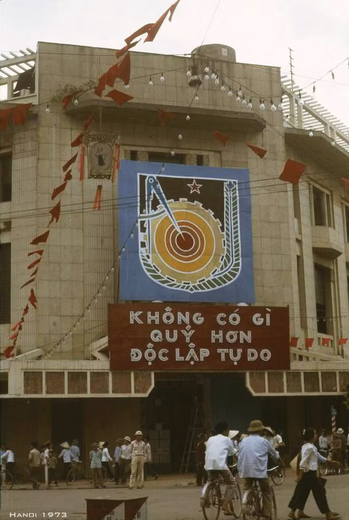 Góc phố Đinh Tiên Hoàng - Tràng Tiền. Ảnh: Manhhai Flickr.