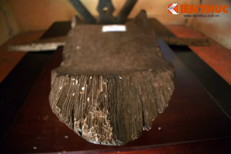 Để tôn vinh chiến thắng Rạch Gầm - Xoài Mút, vào năm 1993, nơi diễn ra sự kiện lịch sử này đã được công nhận là Di tích quốc gia của Việt Nam. Ảnh: Mũi thuyền được phát hiện tại khu vực sông Rạch Gầm - Xoài Mút.