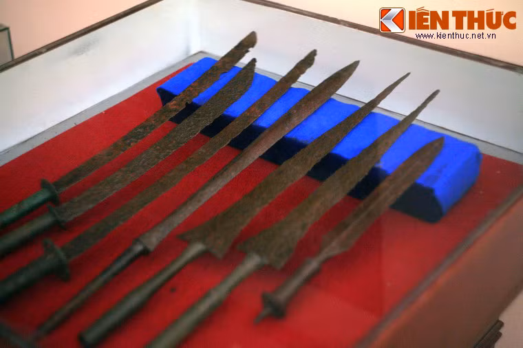 Ngày nay, Khu di tích Chiến thắng Rạch Gầm - Xoài Mút là một điểm đến quan trọng, thu hút nhiều du khách gần xa của tỉnh Tiền Giang. Ảnh: Mũi giáo của quân Tây Sơn.