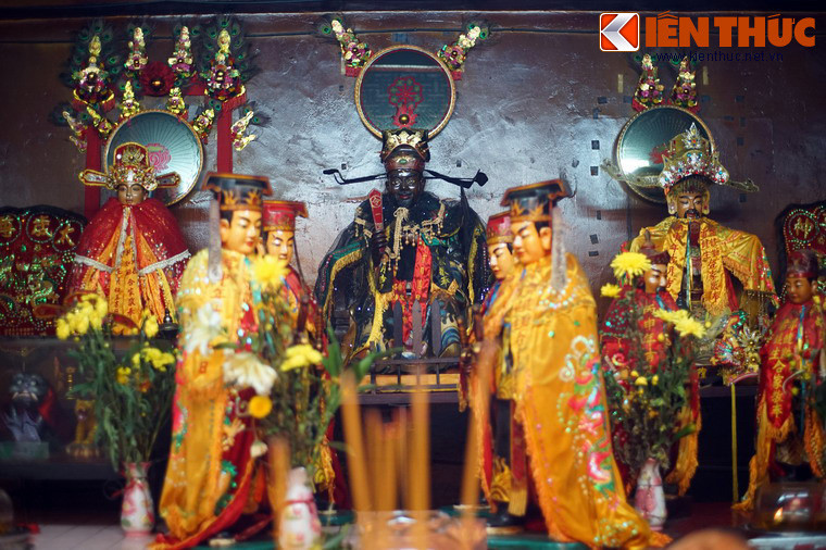 Trải qua nhiều thế hệ, công đức của Bao Công đã được ca tụng và lưu truyền cùng với sự khát khao về công lý của người dân đen. Điều này khiến Bao Công trở thành một nhân vật được thờ cúng trong các đền miếu.