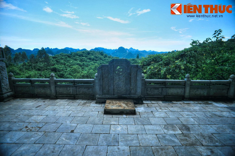 Vùng núi quanh chùa Bái Đính cổ đã diễn ra nhiều sự kiện oai hùng trong lịch sử Việt Nam. Đây chính là nơi Đinh Tiên Hoàng Đế lập đàn tế trời cầu mưa thuận gió hòa, sau này tiếp tục được vua Quang Trung chọn để làm lễ tế cờ động viên quân sĩ trước khi ra Thăng Long đại phá quân Thanh.