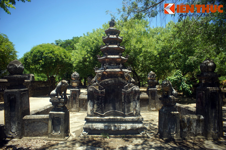 Nhiều tháp mộ ở nơi đây có niên đại từ thế kỷ 19, số còn lại được xây dựng trong thế kỷ 20.