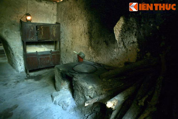 Hệ thống địa đạo này gồm các hạng mục công trình như đường hầm, bệnh xá, phòng ở, nhà bếp, kho chứa, phòng làm việc... Trong kháng chiến chống Mỹ, quân Mỹ và Sài Gòn đã nhiều lần càn quét nhưng địa đạo không hư hại nhiều do được thiết kế để có thể cô lập từng phần.