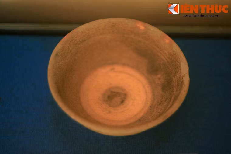 Bát gốm quân Xiêm sử dụng khi xâm phạm Việt Nam.