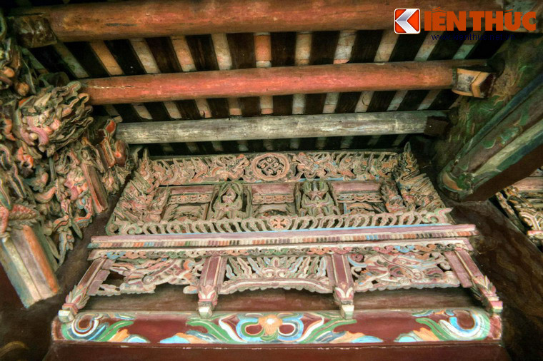 Cận cảnh các chi tiết chạm khắc gỗ giàu tính nghệ thuật ở tòa Bái đường.