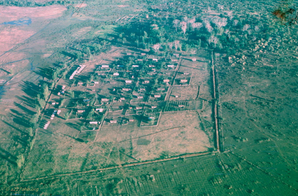 Một khu dân cư nằm dưới sự kiểm soát của quân đội Mỹ gần căn cứ An Khê. Ảnh: A227ahb.org.