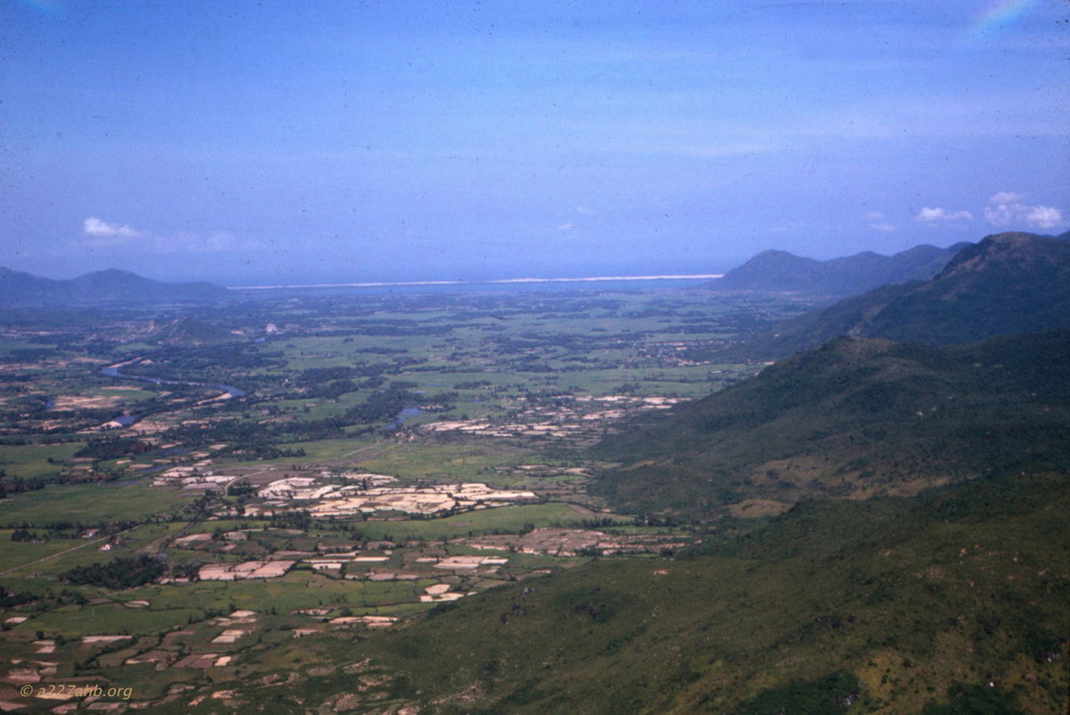 Quang cảnh ở An Khê nhìn từ trực thăng Mỹ. Ảnh: A227ahb.org.