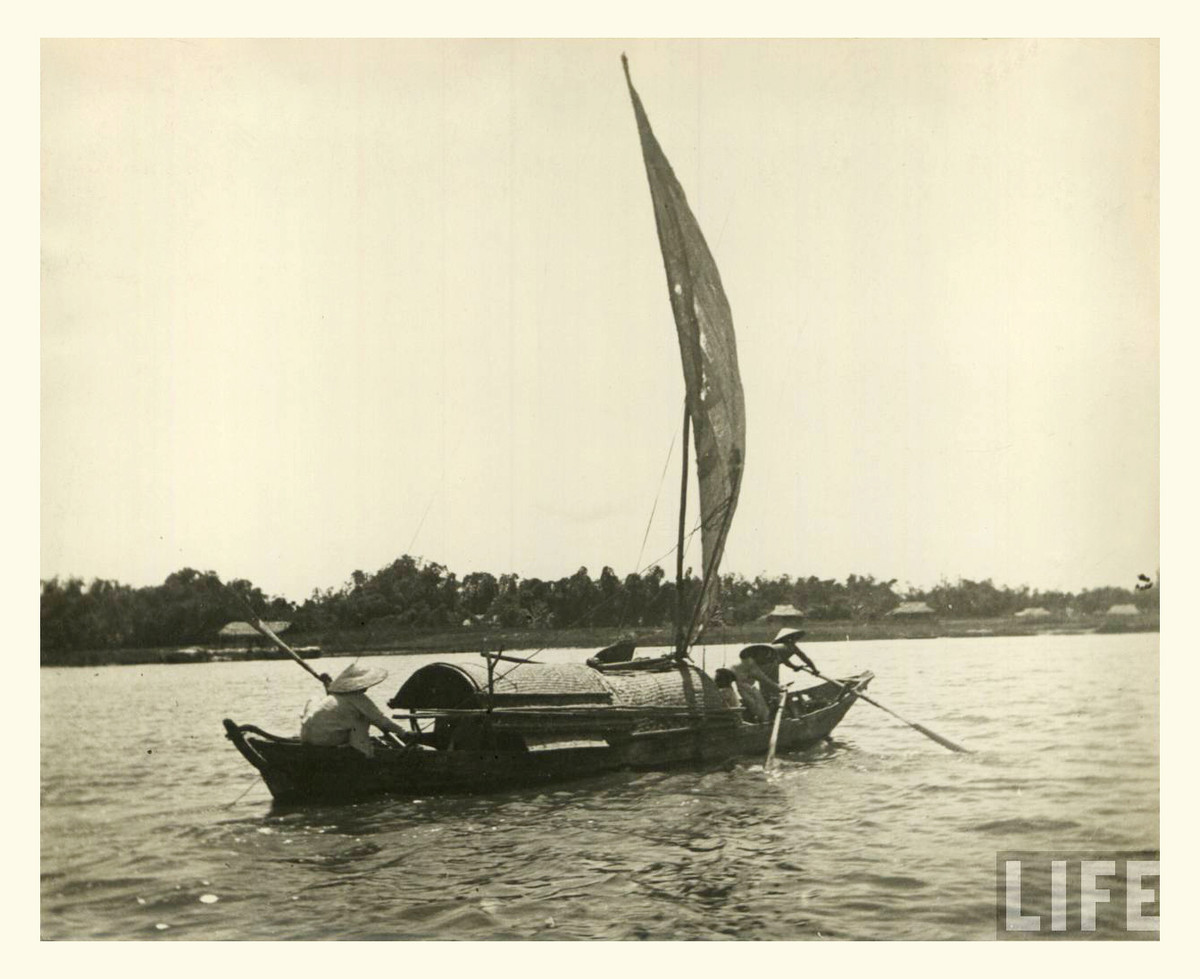 Thuyền chài trên sông Hương. Ảnh: Life.