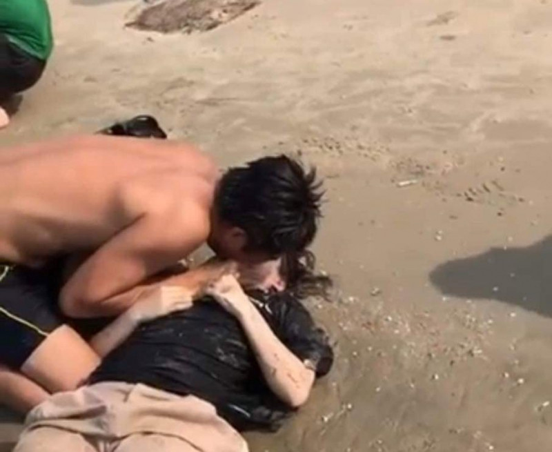 Đồng thời, anh Hiếu nói rằng: “việc cứu người đuối nước là bình thường và là việc nên làm. Là chiến sĩ cảnh sát nhân dân, khi gặp sự việc nguy cấp hay bất cứ hoàn cảnh nào, tôi luôn sẵn sàng hỗ trợ, ứng cứu người dân”.