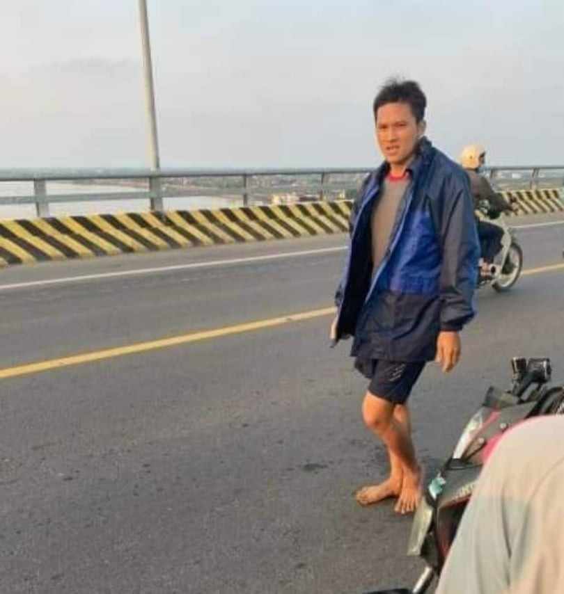  Cựu lính hải quân nhảy từ cầu cao 30m xuống sông cứu nữ sinh. Một câu chuyện cứu người cảm động trong dịp Giỗ Tổ Hùng Vương chính là việc cựu lính hải quân Nguyễn Văn Chính (28 tuổi, trú tại khu 8, thị trấn Thịnh Long, huyện Hải Hậu) khi nhảy 30 m từ trên cầu Thịnh Long (nối huyện Hải Hậu và Nghĩa Hưng, tỉnh Nam Định) cứu sống một nữ sinh lớp 8. 