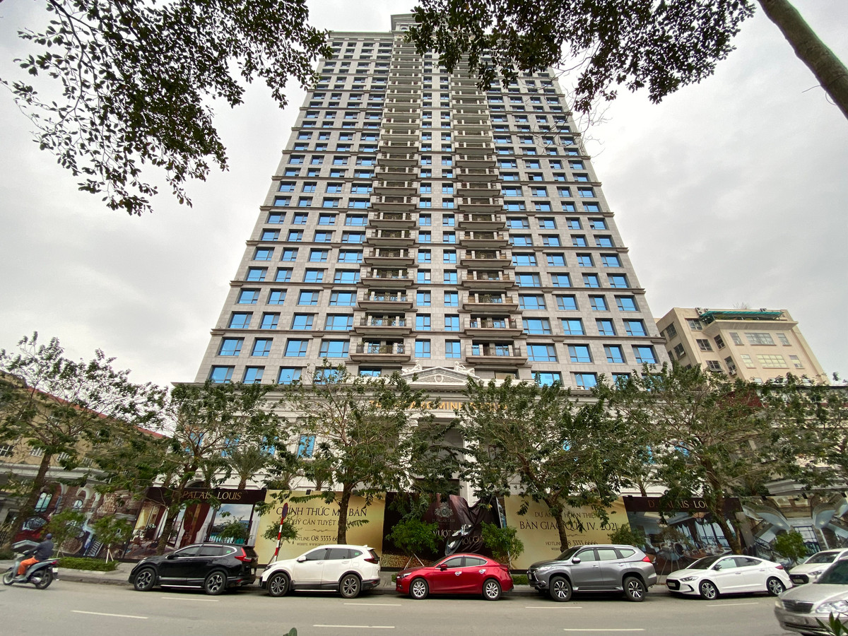 Trước đó, Cơ quan Cảnh sát điều tra Bộ Công an (C03) đang điều tra, xác minh một số hành vi có dấu hiệu vi phạm pháp luật liên quan việc phát hành trái phiếu, huy động tiền của nhà đầu tư của các công ty thành viên thuộc Công ty TNHH Thương mại Dịch vụ Khách sạn Tân Hoàng Minh (Tập đoàn Tân Hoàng Minh). 