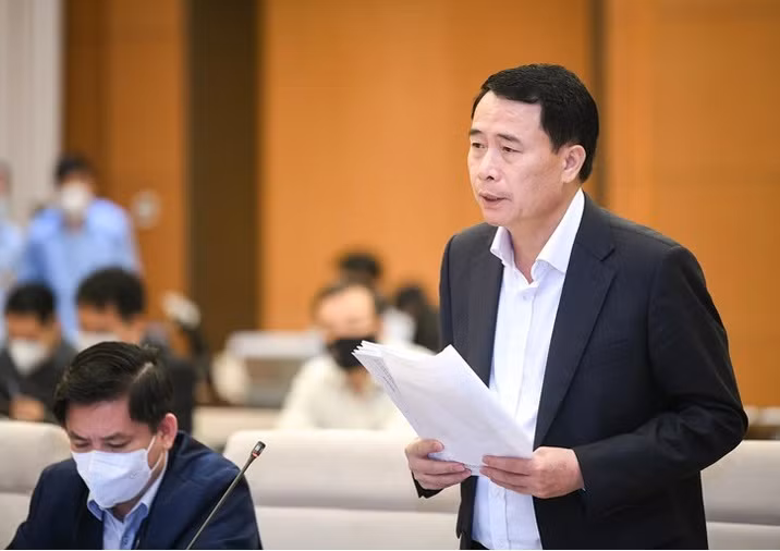 Xin y kien Bo Chinh tri viec tach Luat Giao thong duong bo