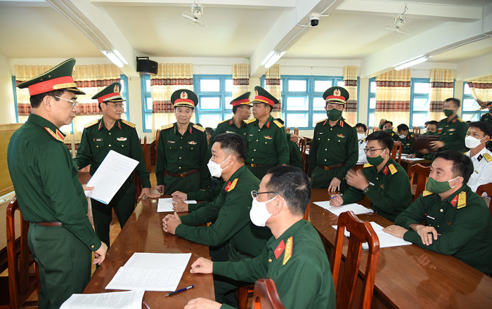 Thông báo về tình hình thế giới, khu vực, hoạt động đối ngoại quốc phòng nổi bật, Đại tướng Phan Văn Giang yêu cầu cán bộ, giảng viên, học viên của Học viện theo dõi chặt chẽ những diễn biến nhanh chóng, phức tạp, khó lường của tình hình chính trị an ninh thế giới, nghiên cứu các cuộc chiến tranh, xung đột quân sự gần đây để viết tài liệu bổ sung trong chương trình đào tạo. (Ảnh: Mod)