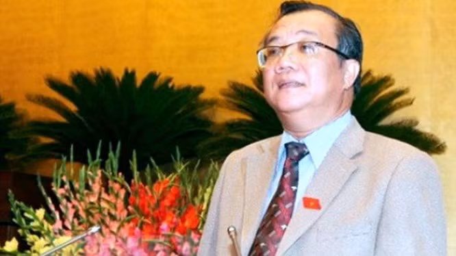 UBKT Trung ương đề nghị Bộ Chính trị, Ban Bí thư xem xét, thi hành kỷ luật các ông Huỳnh Văn Tí - nguyên Bí thư Tỉnh ủy; Nguyễn Mạnh Hùng - nguyên Bí thư Tỉnh ủy; Lê Tiến Phương - nguyên Phó Bí thư Tỉnh ủy, nguyên Bí thư Ban cán sự đảng, nguyên Chủ tịch UBND tỉnh; Nguyễn Ngọc Hai - nguyên Phó Bí thư Tỉnh ủy, nguyên Bí thư Ban cán sự đảng, nguyên Chủ tịch UBND tỉnh; Lương Văn Hải - nguyên Ủy viên Ban Thường vụ Tỉnh ủy, nguyên Phó Bí thư Ban cán sự đảng, nguyên Phó Chủ tịch Thường trực UBND tỉnh; Hồ Lâm - nguyên Tỉnh ủy viên, nguyên Bí thư Đảng ủy, nguyên Giám đốc Sở Tài nguyên và Môi trường tỉnh Bình Thuận. 