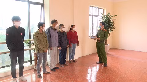 Hai Duong: Sang chiet trai phep hang tram tan gas, 6 bi can bi khoi to