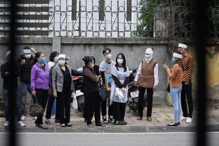 Gia đình bị hại kháng cáo vì cho rằng Cơ quan Cảnh sát điều tra Công an tỉnh, Viện Kiểm sát nhân dân tỉnh và Tòa án Nhân dân tỉnh Hải Dương chưa xác minh, điều tra, xem xét, đánh giá đầy đủ các tình tiết trong vụ án để áp dụng và phán quyết đúng pháp luật dẫn đến bỏ sót một số vấn đề. Ngoài ra, gia đình bị hại kháng cáo một số nội dung về trách nhiệm dân sự. 